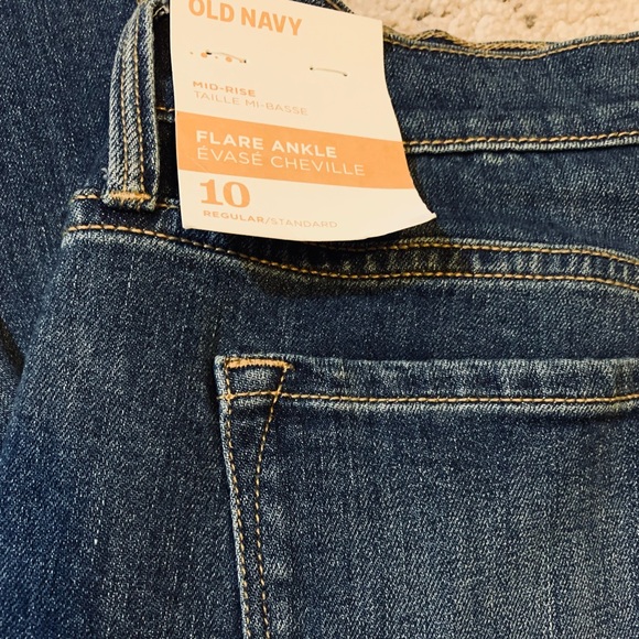 Old Navy Flare Fit Jeans - Picture 2 of 9